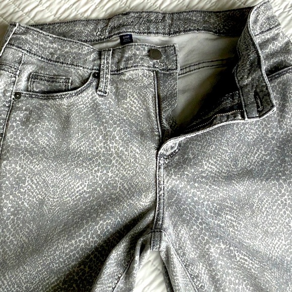 Universal Thread 6/28R Jeans - Picture 2 of 4